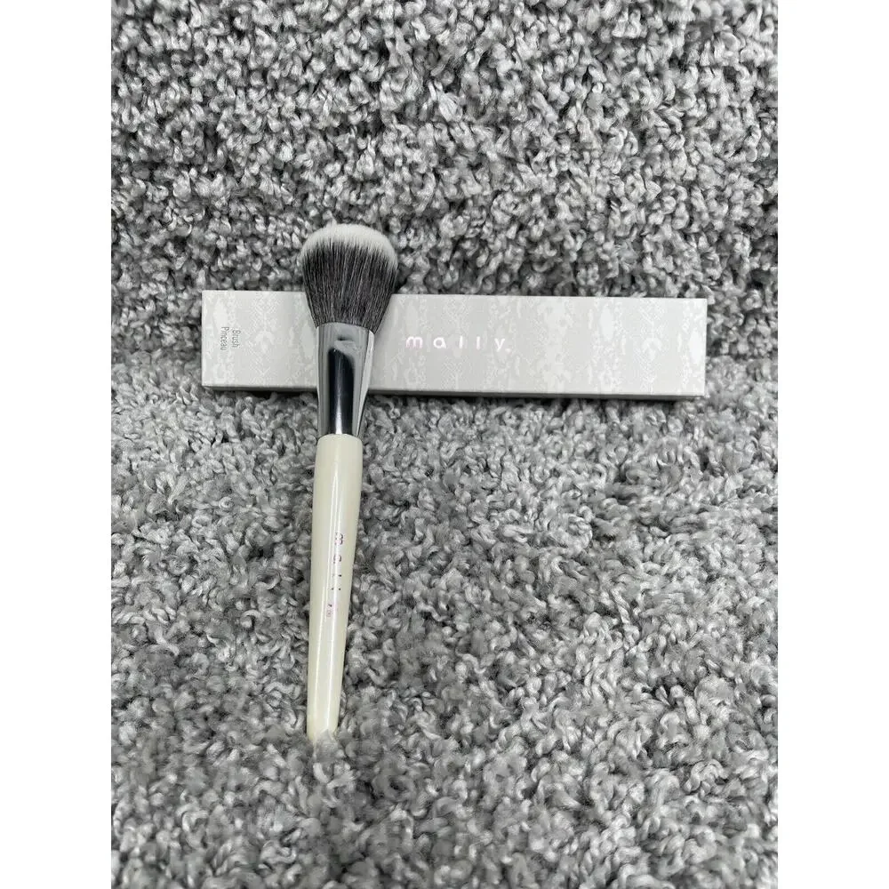 Mally Make Up Foundation Powder Brush Black White
